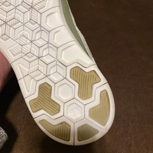 Excellent NIKE Flyknit TR Champagne Gold Silver White Womens 9 US 40.5 EUR - Picture 7 of 9